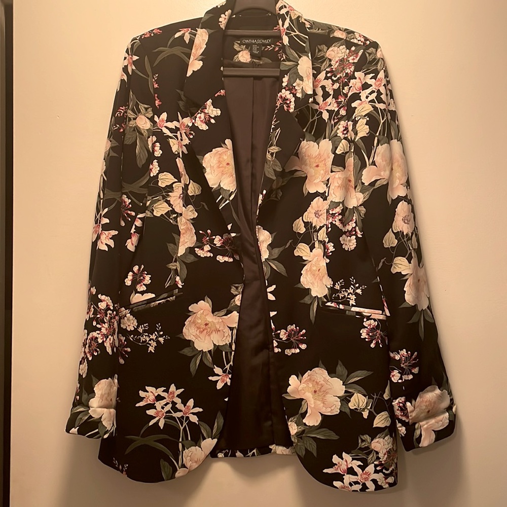 LAST DAY DEC. 10.  
  MOVING. CLOSE OUT. CYNTHIA ROWLEY FLORAL JACKET BLAZER